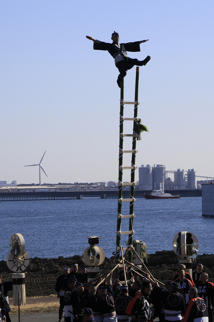④：新春梯子乗り　多和　裕二　撮影場所：東京都江東区　若洲海浜公園